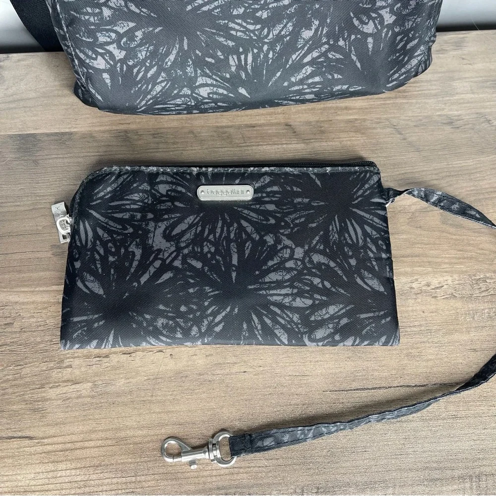 Ladies Baggallini go Bagg RFID crossbody‎ bag purse